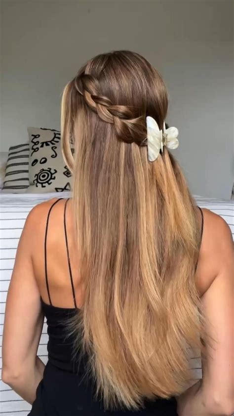 half up half down hairstyle | Acconciature carine, Idee per capelli ...