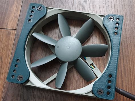 140mm to 120mm Fan Adapter Bracket by mintonette | Download free STL ...