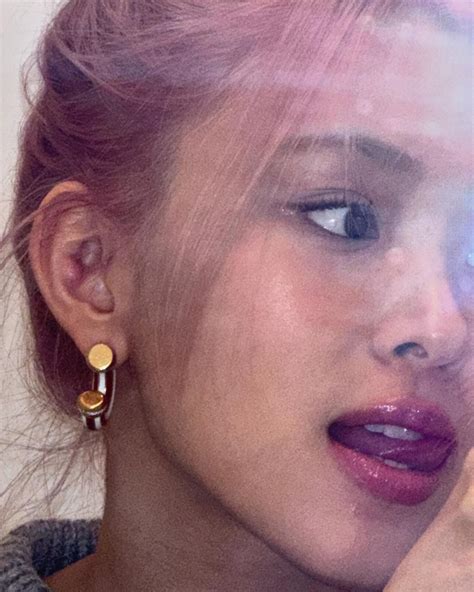 Leaking so much to Ryujin's sexy lips 🥵 : r/itzy_fap