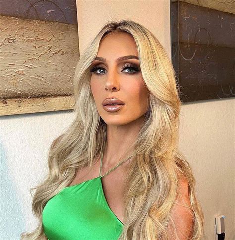 Charlotte Flair Biography, # 1 Strong Wrestler, Model, Social Media ...