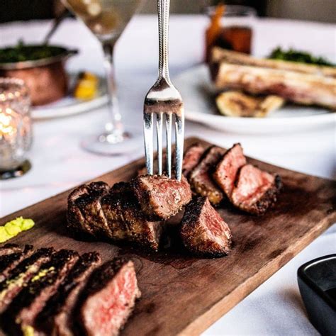 10 Best Steakhouses In Chicago To Eat At In 2024 (+ What to Order)