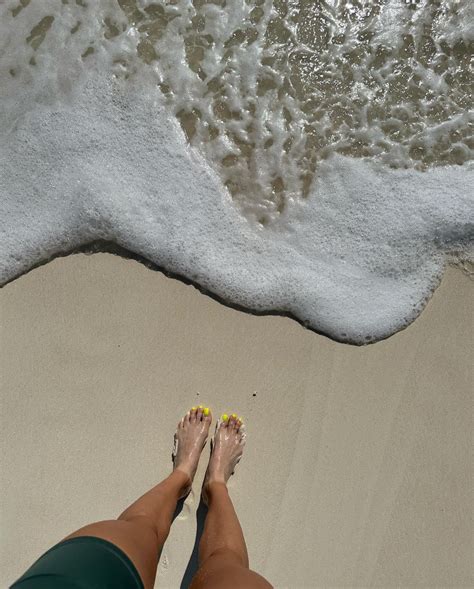 Aryna Sabalenka's feet