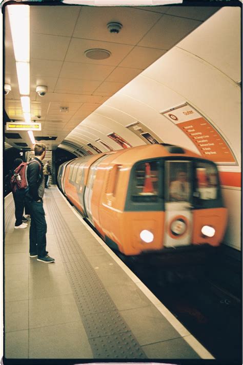 Glasgow Subway, Kelvinhall. [Canon A-1, Portra 400] : r/filmphotography