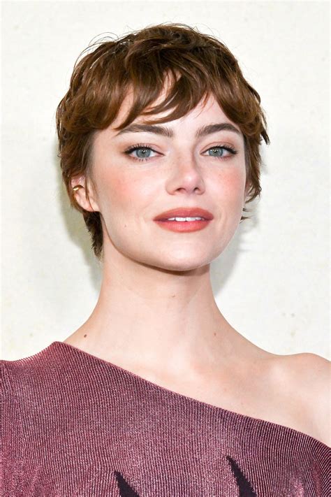 Emma Stone's Hair Is a Master Class in Growing Out a Buzz Cut - See ...