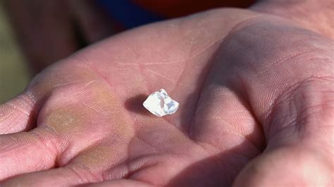 Arkansas man finds 4.87-carat diamond in Crater of Diamonds State Park ...