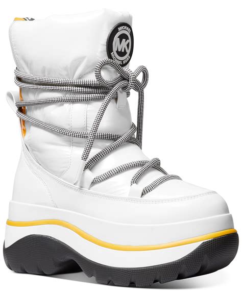 10 Most Stylish and Fashionable Designer Snow Boots - 2020 (UpDate ...