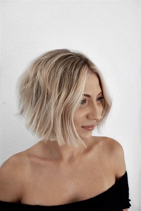 Short hair. Blonde highlights. Chic hair. Haircuts and hair trends ...