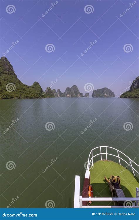 Beautiful Panorama of Ha Long Bay Descending Dragon Bay Popular Tourist ...
