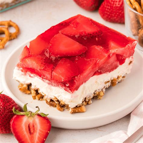 Strawberry Jello Pretzel Salad In A Bowl at Sofia Gellatly blog