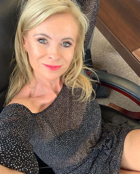 Beautiful Old Woman, Beautiful Eyes, Pretty Woman, Gorgeous Women ...