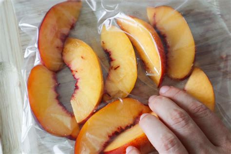 How To Freeze Peaches