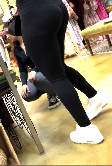 PAWG Latinas shopping at store - Spandex, Leggings & Yoga Pants - Forum