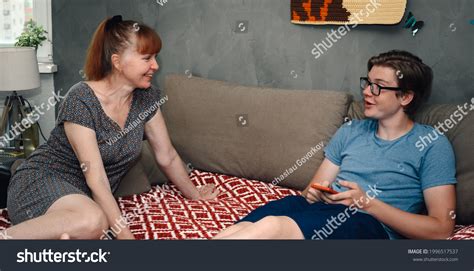 642 Mom Teen Son Talking Images, Stock Photos & Vectors | Shutterstock