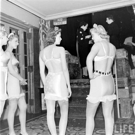 Candid Behind the Scenes Photos From a Lingerie Show From the 1940s ...
