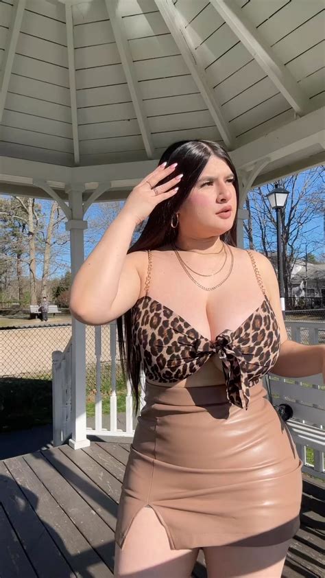 (@yesenia_castillo.oficial) • Instagram photos and videos