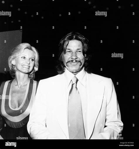 Charles Bronson and wife Jill Ireland (left), late 1970s Stock Photo - Alamy