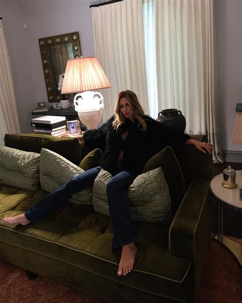 Eden Mccoy showing off her feet : r/EdenMcCoyishot