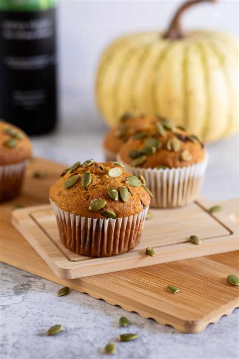 Olive Oil & Pumpkin Chocolate Chip Muffins - Zoë Olive Oil Montreal ...