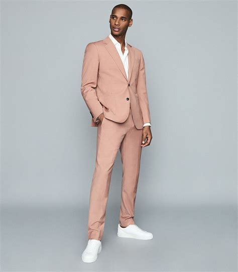 Ultimate Guide to Men wearing Pink | Heartafact