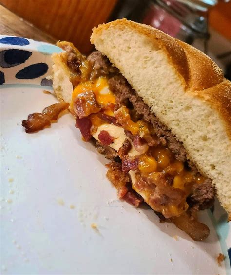 Bacon/Cheddar/Mozzarella Stuffed Burger : r/dailygodfood