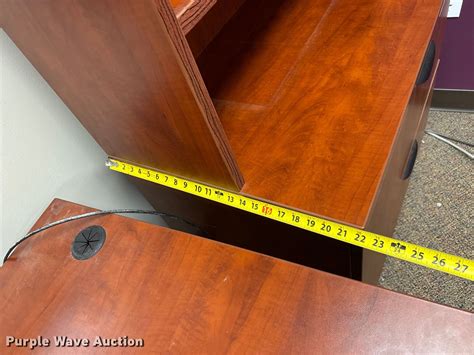 Desk in Wichita, KS | Item NA9947 for sale | Purple Wave