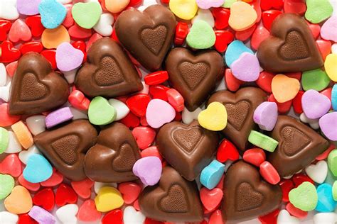 Download Valentine's Day Heart Chocolates And Candies Pictures ...