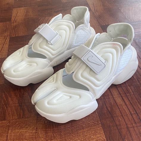 Nike Aqua Riff Tabi Sneakers Women’s 8.5 Brand new... - Depop | Swag shoes, Cute shoes, Chic ...