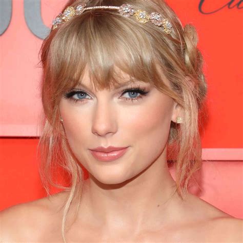 Close Up Taylor Swift Eye Color