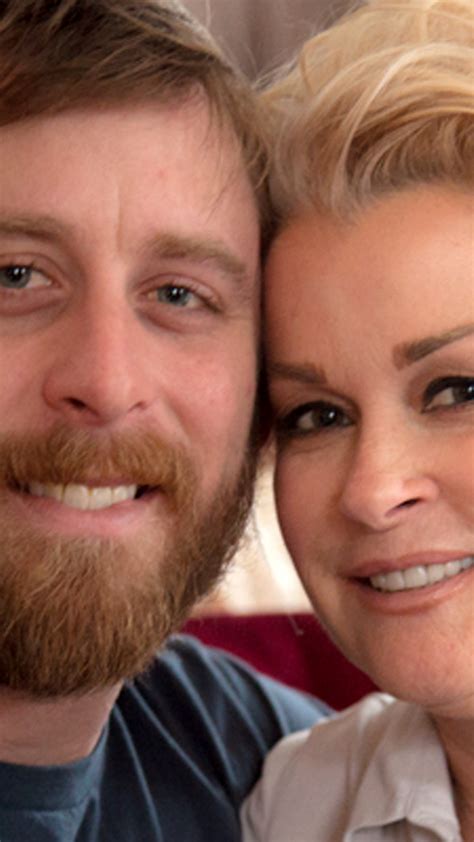 Lorrie Morgan’s 6 Husbands, The Country Star Was Once Married to a Bus ...