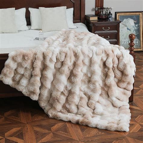 Premium Ruched Faux Fur Throw Blanket - Luxurious, Soft Reversible Mink ...