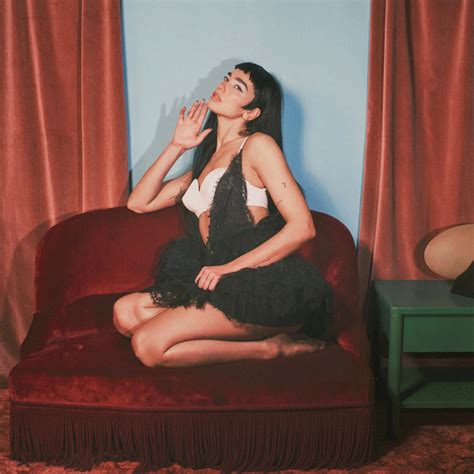 The best Dua Lipa feet pictures 🤩