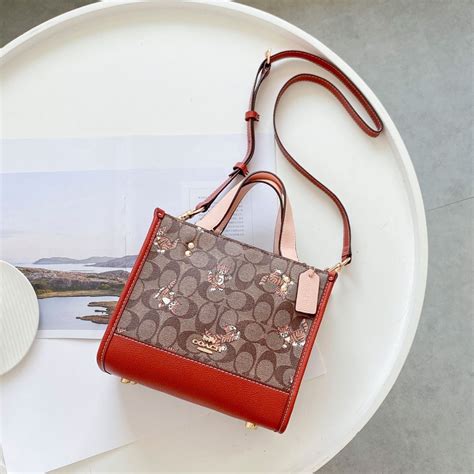 Original coach CC424 cat crossbody field bag, Women's Fashion, Bags ...