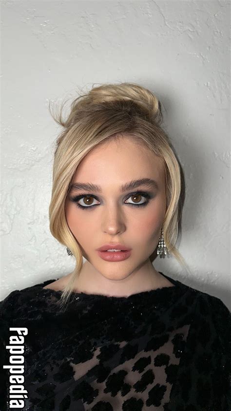 Emily Alyn Lind Nude Leaks - Photo #4664979 - Fapopedia