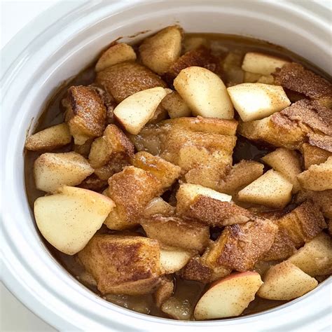 Crockpot Apple Cinnamon French Toast Casserole
