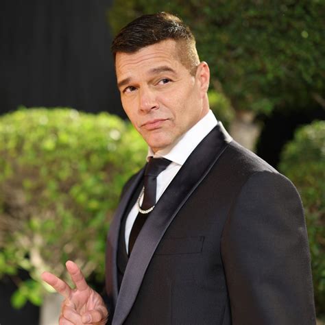 Ricky Martin bares it all in throwback tour video