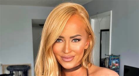 Ex-WWE Diva Summer Rae Wants Fans to Shoot Their Shot at Her