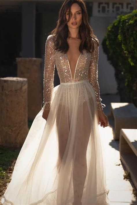 Why a Sparkly Wedding Dress Makes You Shin? - Promfy