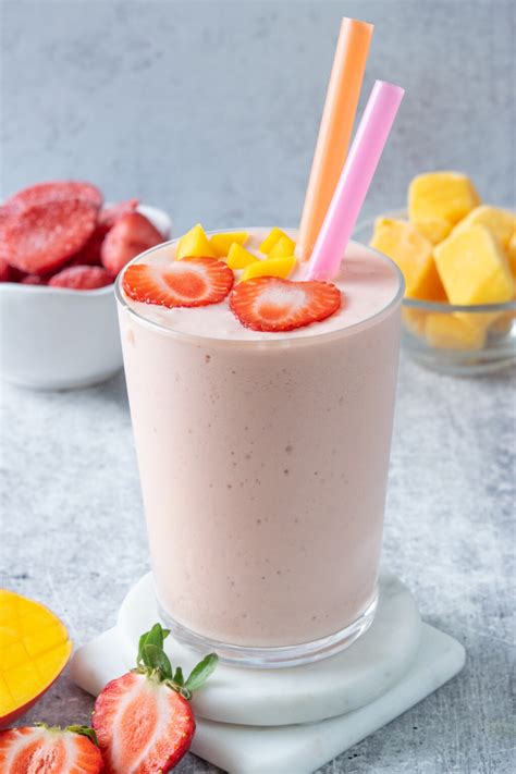 Creamy Strawberry Mango Smoothie Recipe (No Banana) - Sweet Steep