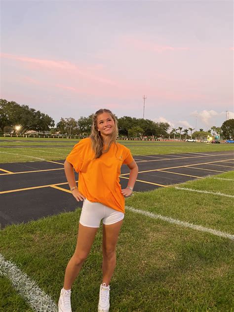 Stunning IUTR : r/IRLgirls