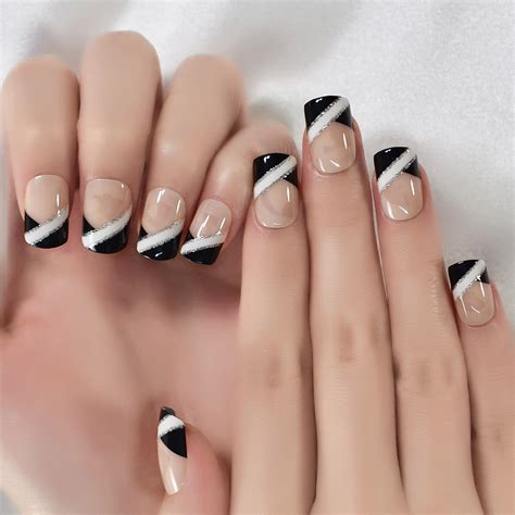 Tuyển chọn 200 mẫu nail white and black được yêu thích nhất