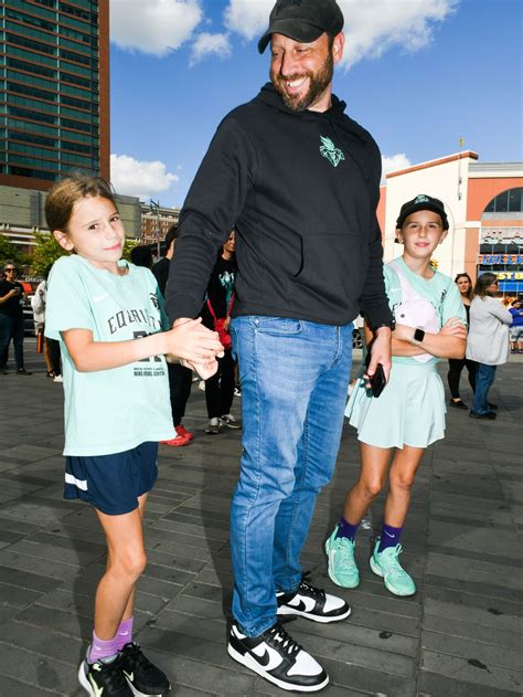 A Day Out With the Dads and Daughters Who Love Women’s Basketball (SEE ...