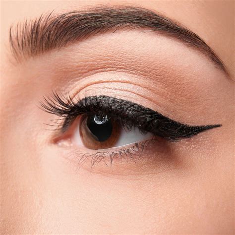Delineado perfecto || Perfect eyeliner | Eye makeup, Best winged ...