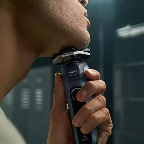 Philips Shaver Series 5000 SkinIQ S5880/20 - Bing Lee