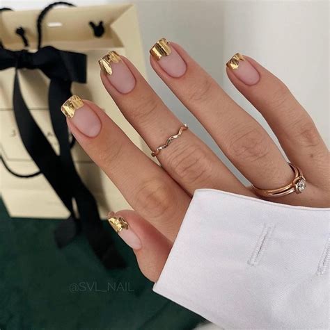 15 Stunning Gold Nail Inspo To Copy For Your Next Manicure