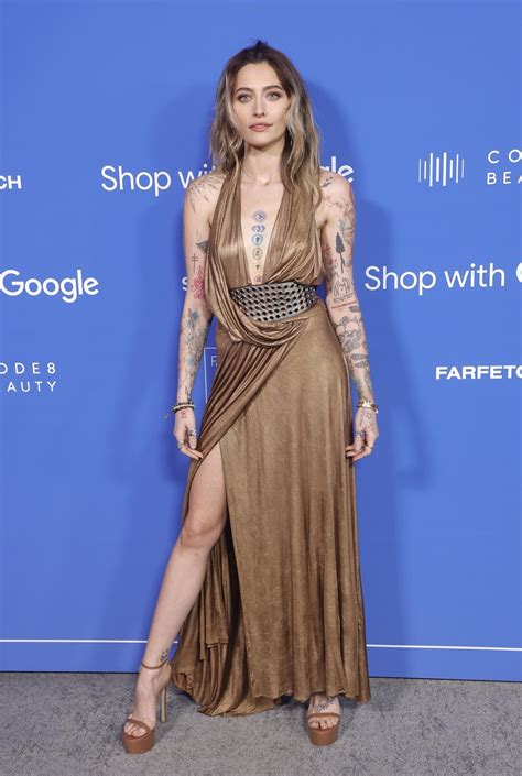 Paris Jackson : r/CelebrityFeetPosts