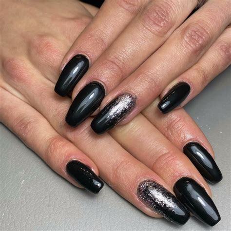 33+ Dazzling Black and Silver Nails for a Sophisticated Edge - Nail ...