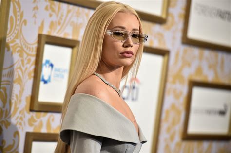 Iggy Azalea Says Nude Pictures on Instagram Are a Creative Outlet ...