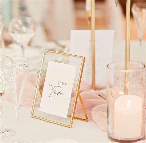 Wedding table frames | Beachweddingtips.com