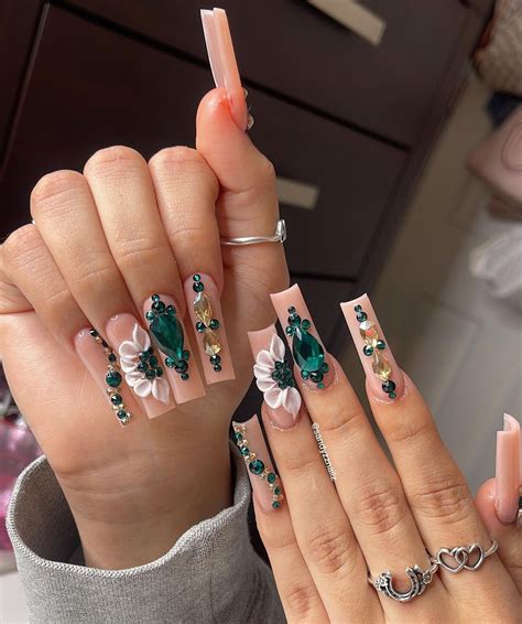 15 Stunning 3D Flower Nails to Inspire You
