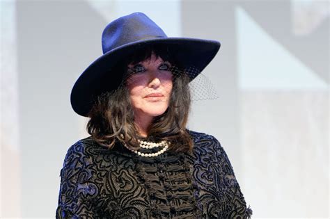 Isabelle Adjani à la maison, elle se dévoile au naturel